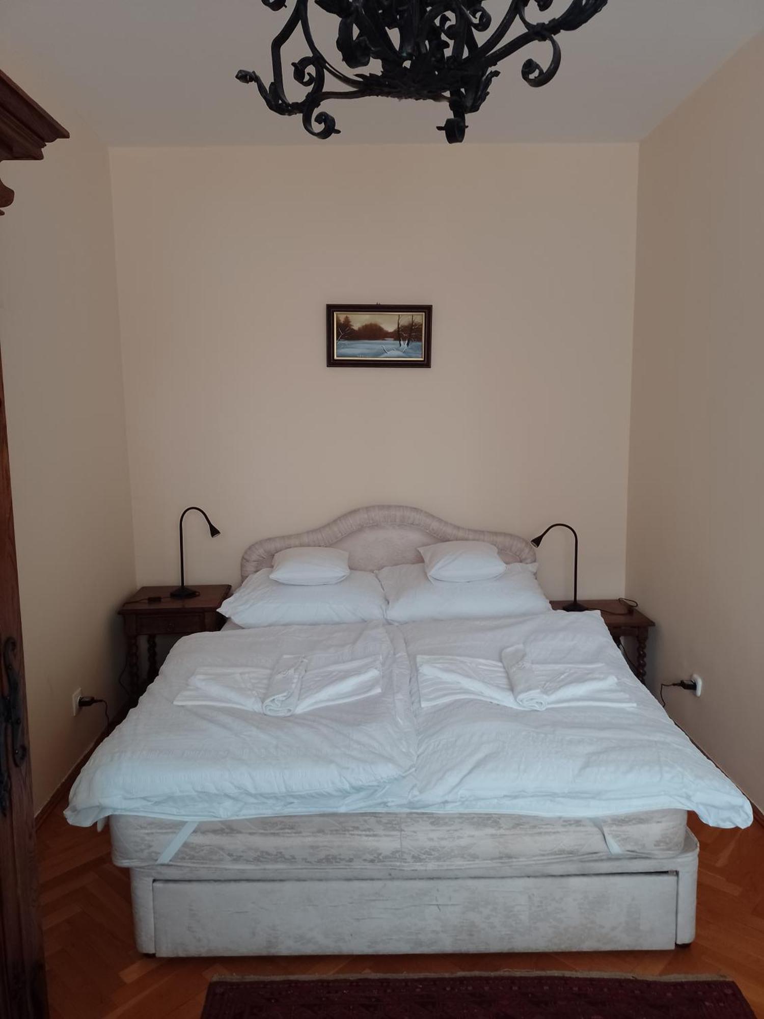 Belvarosi Classic Apartman 85 Square Meters Szombathely Kültér fotó