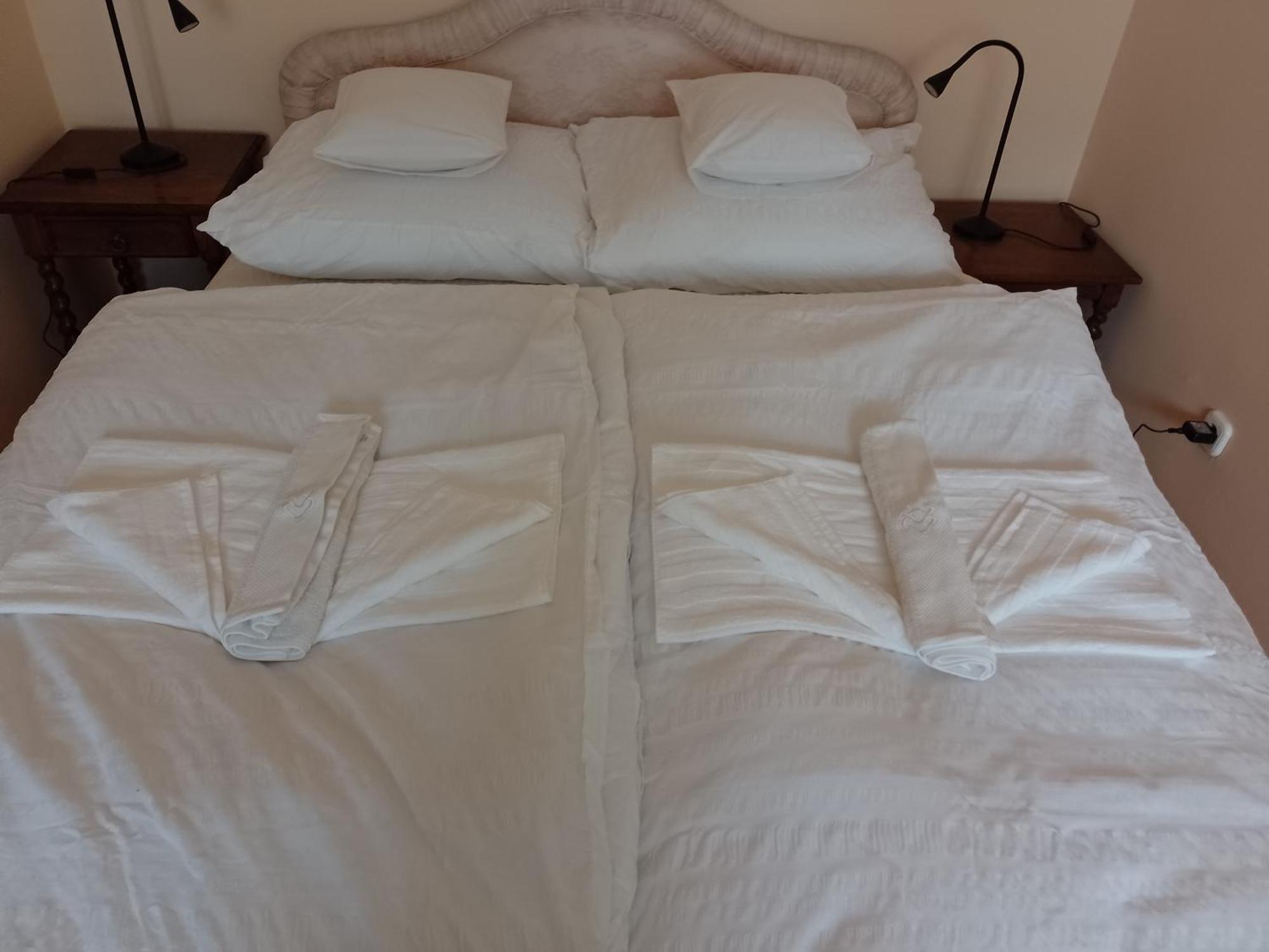 Belvarosi Classic Apartman 85 Square Meters Szombathely Kültér fotó