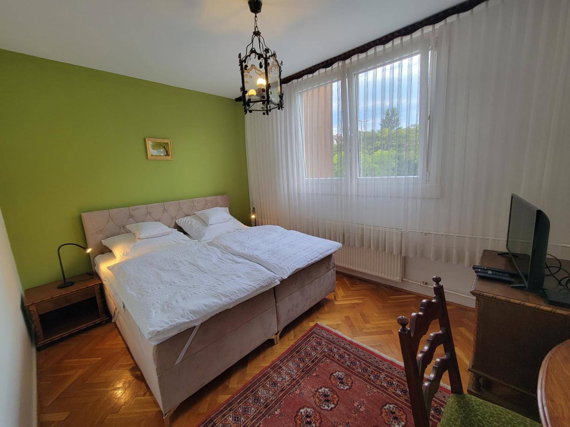 Belvarosi Classic Apartman 85 Square Meters Szombathely Kültér fotó