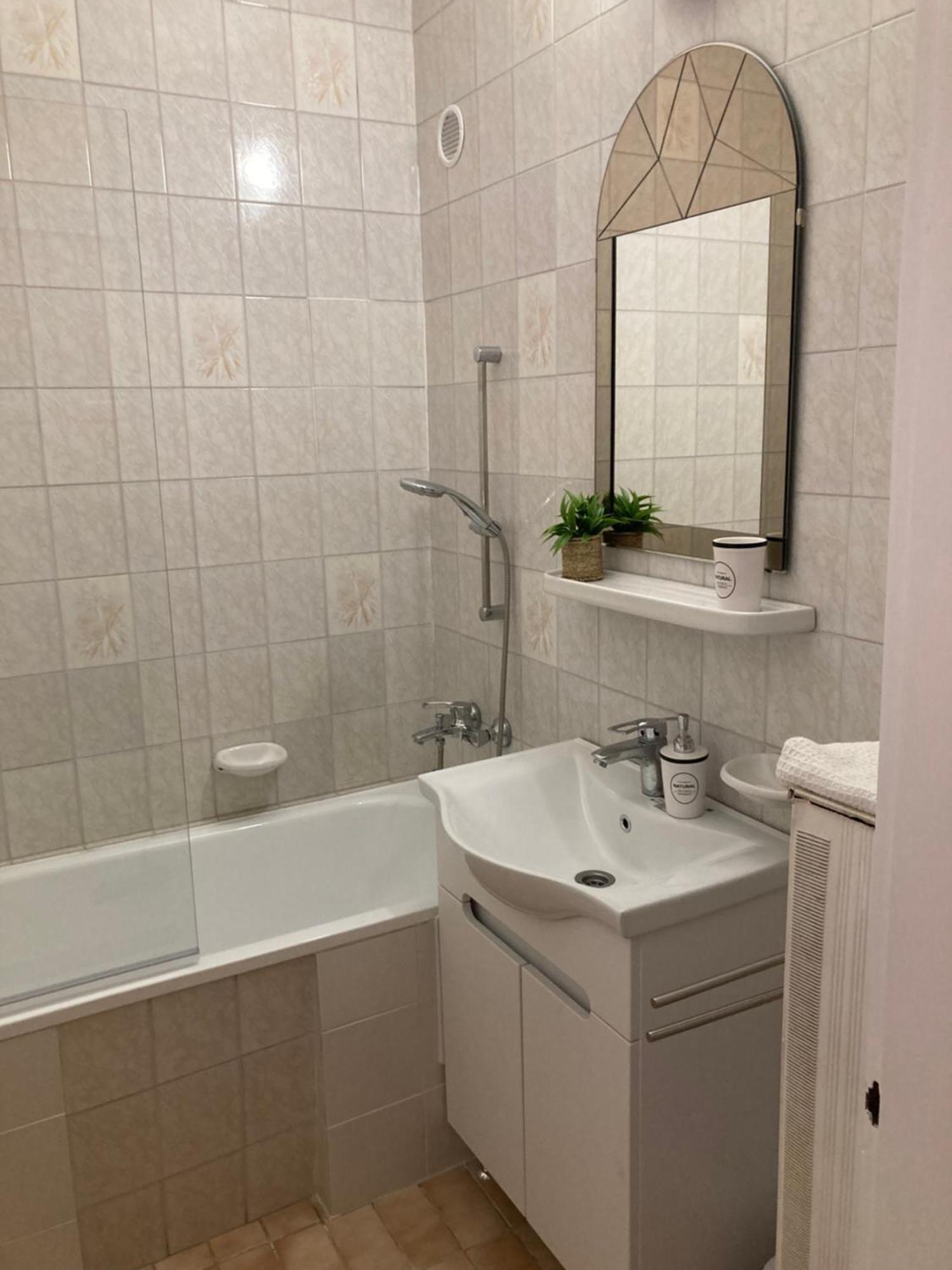 Belvarosi Classic Apartman 85 Square Meters Szombathely Kültér fotó