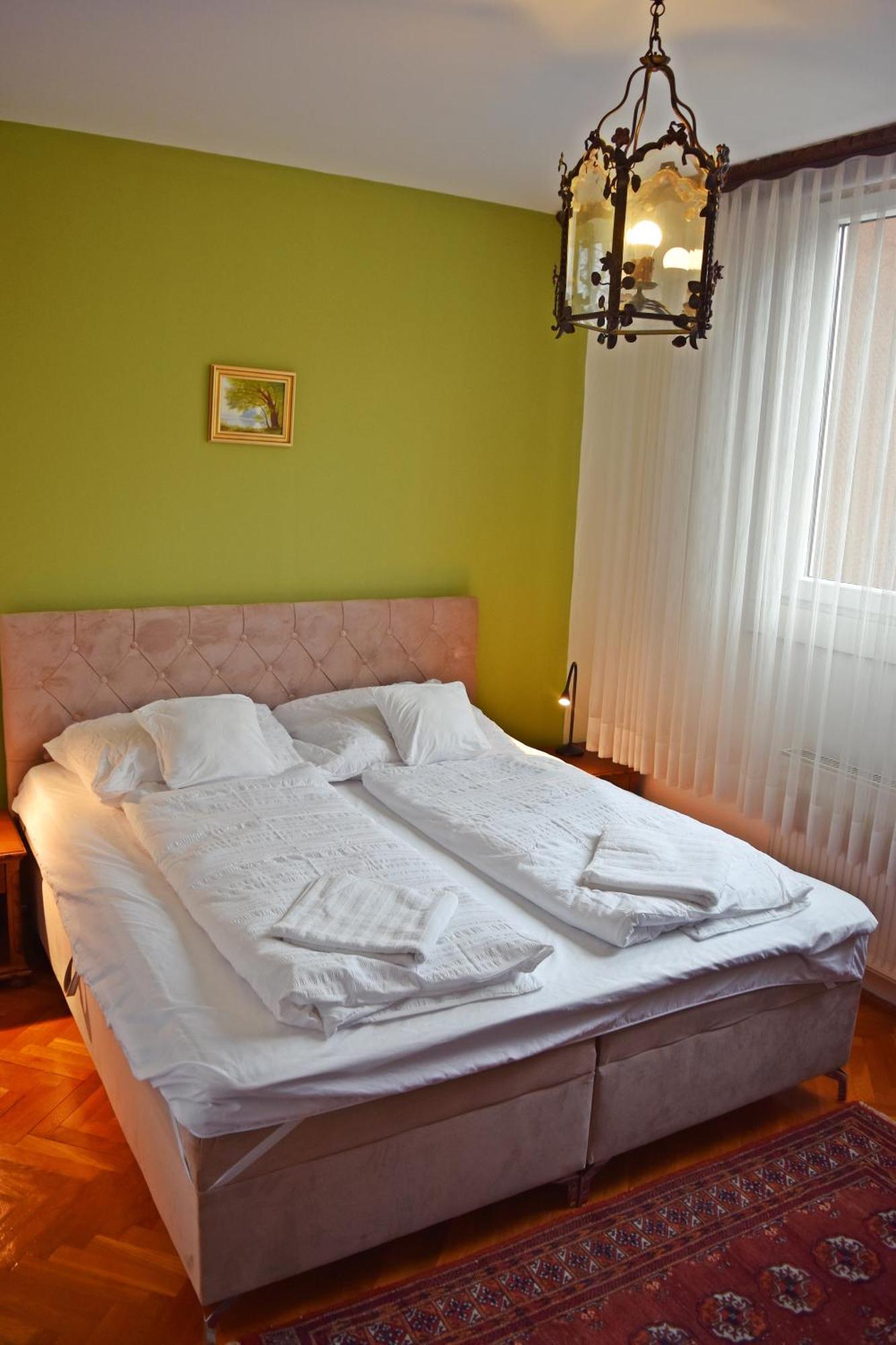 Belvarosi Classic Apartman 85 Square Meters Szombathely Kültér fotó