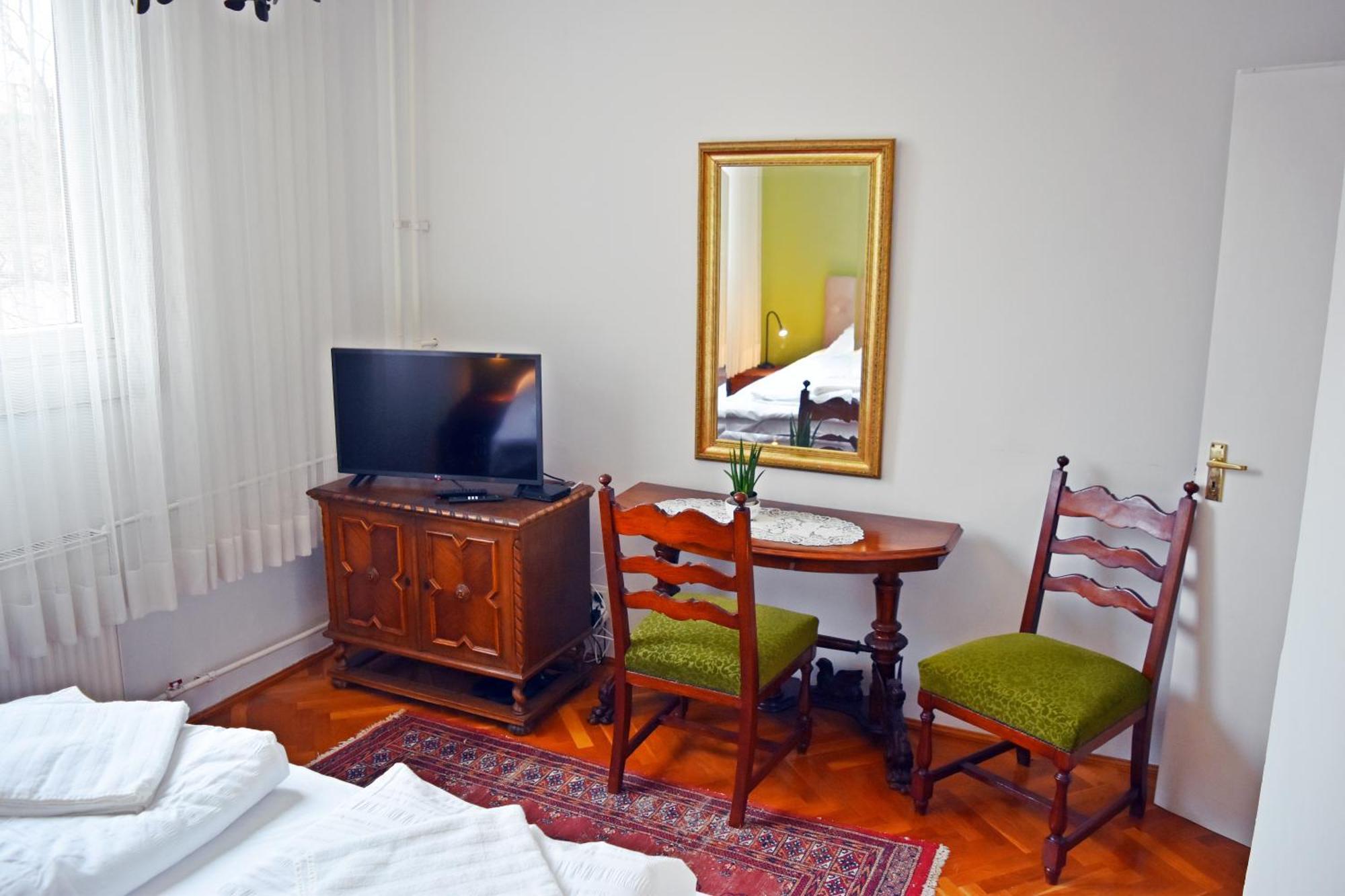 Belvarosi Classic Apartman 85 Square Meters Szombathely Kültér fotó