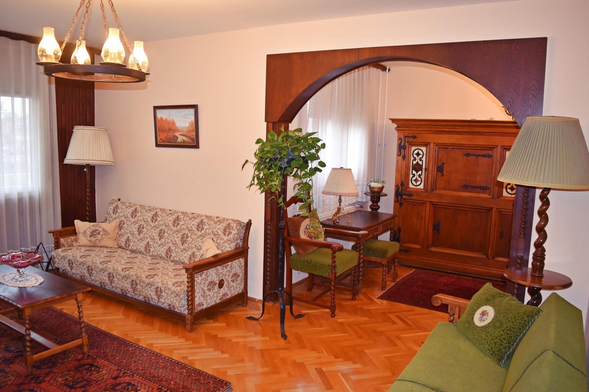 Belvarosi Classic Apartman 85 Square Meters Szombathely Kültér fotó
