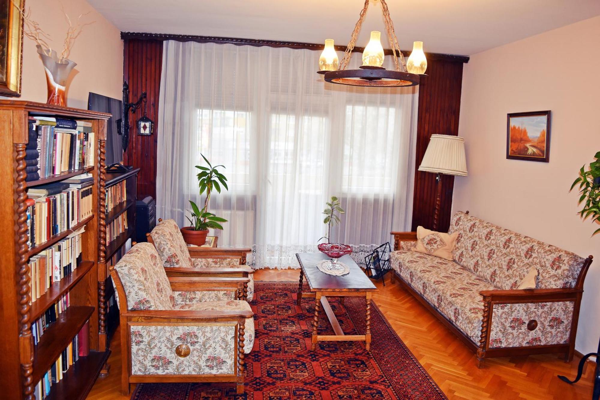 Belvarosi Classic Apartman 85 Square Meters Szombathely Kültér fotó